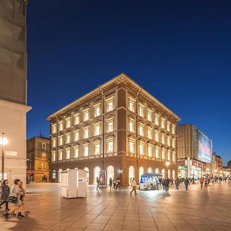 غييكا Modern Apartment In The Centre المظهر الخارجي الصورة