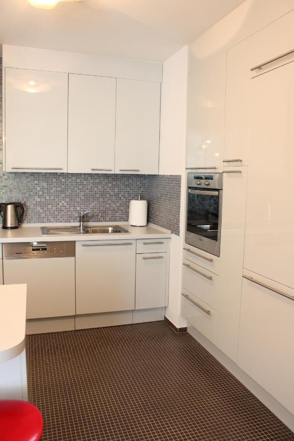 غييكا Modern Apartment In The Centre المظهر الخارجي الصورة
