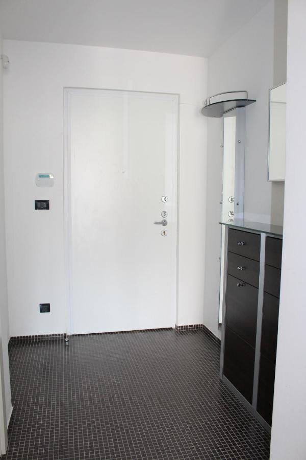 غييكا Modern Apartment In The Centre المظهر الخارجي الصورة