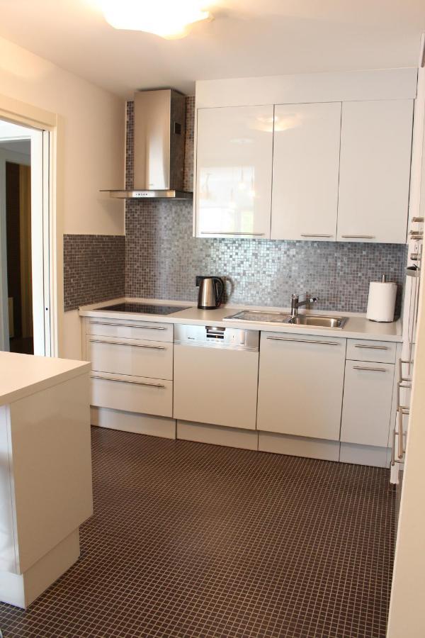 غييكا Modern Apartment In The Centre المظهر الخارجي الصورة