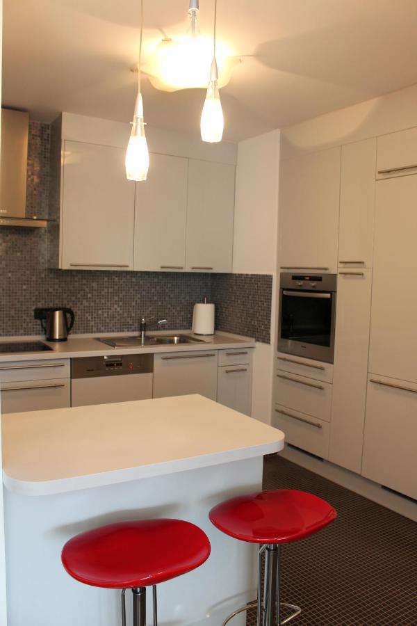 غييكا Modern Apartment In The Centre المظهر الخارجي الصورة