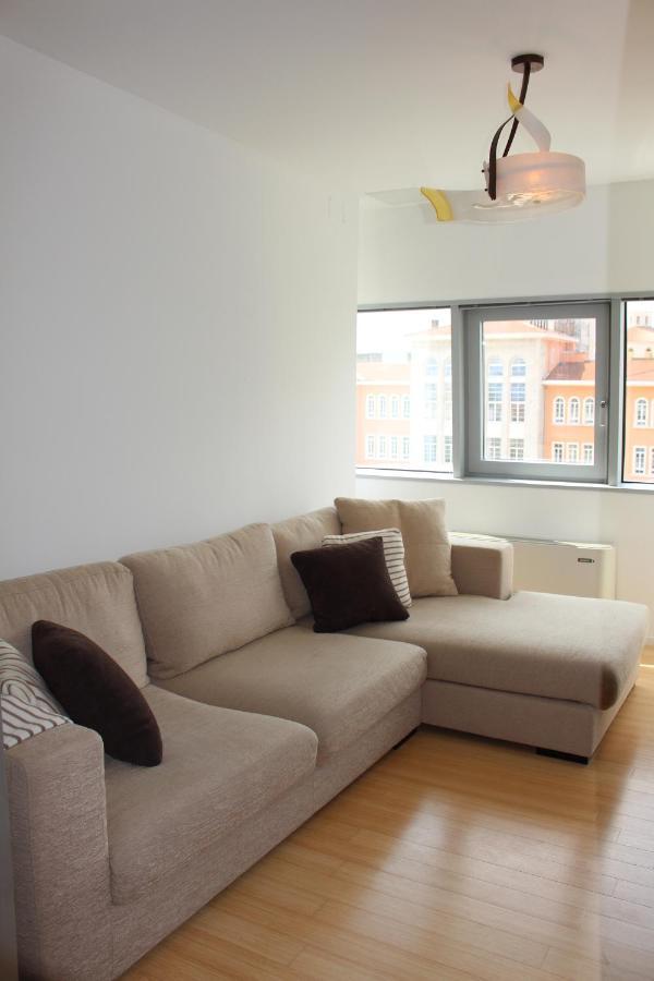 غييكا Modern Apartment In The Centre المظهر الخارجي الصورة